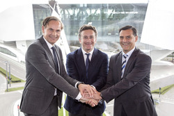 Oliver Blume, CEO Porsche, Alejandro Agag CEO Formula E e Michael Steiner, Porsche