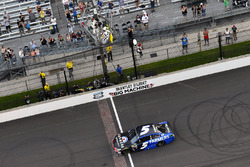 Kasey Kahne, Hendrick Motorsports Chevrolet takes the checkered flag