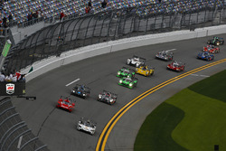 Start: #5 Action Express Racing Cadillac DPi: Joao Barbosa, Christian Fittipaldi, Filipe Albuquerque leads
