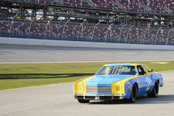 Dale Earnhardt Jr. con la rookie car di Dale Earnhardt