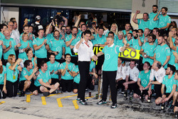 Toto Wolff, Mercedes AMG F1 accionista y Director Ejecutivo de Thomas Weber, miembro del Consejo de