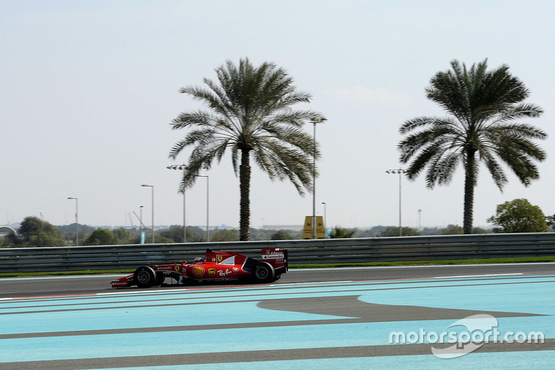 Kimi Raikkonen, Ferrari test de banden van Pirelli voor 2017