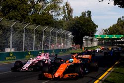 Fernando Alonso, McLaren MCL32; Esteban Ocon, Force India VJM10