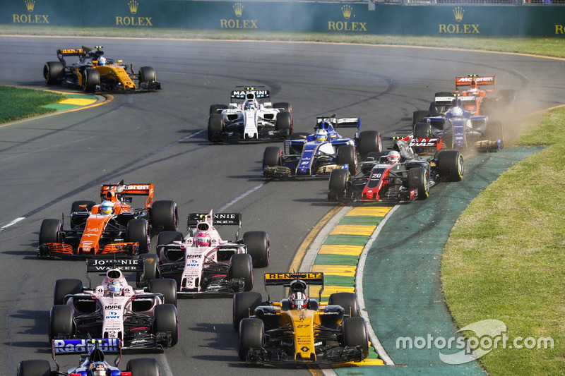 Nico Hulkenberg, Renault Sport F1 Team RS17, leads Sergio Perez, Force India VJM10, Esteban Ocon, Force India VJM10, and Fernando Alonso, McLaren MCL32, as Kevin Magnussen, Haas F1 Team VF-17, and Marcus Ericsson, Sauber C36, get scruffy at the back