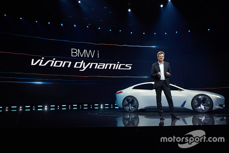 BMW i-Vision dynamics und Klaus Fröhlich, Mitglied des Vorstandes der BMW AG