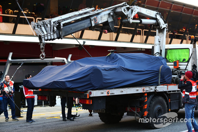 The Red Bull Racing RB13 of Daniel Ricciardo back to the pits