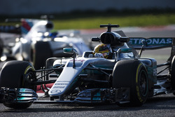Lewis Hamilton, Mercedes F1 W08, leads Felipe Massa, Williams FW40