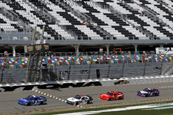 Elliott Sadler, JR Motorsports Chevrolet; William Byron, Hendrick Motorsports Chevrolet; Justin Allg