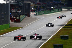 Sebastian Vettel, Ferrari SF70H, Esteban Ocon, Sahara Force India F1 VJM10