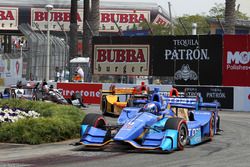 Scott Dixon, Chip Ganassi Racing Honda takes lead after first lap indident