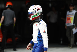 Antonio Giovinazzi, Sauber C36, walks back to his garage after crashing
