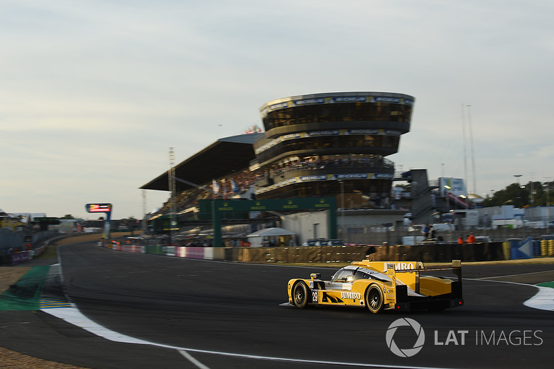 Rubens Barrichello, que estreou na prova com o #29, dividido com Jan Lammers e Frits van Eerd, completou a prova em 11º na LMP2.