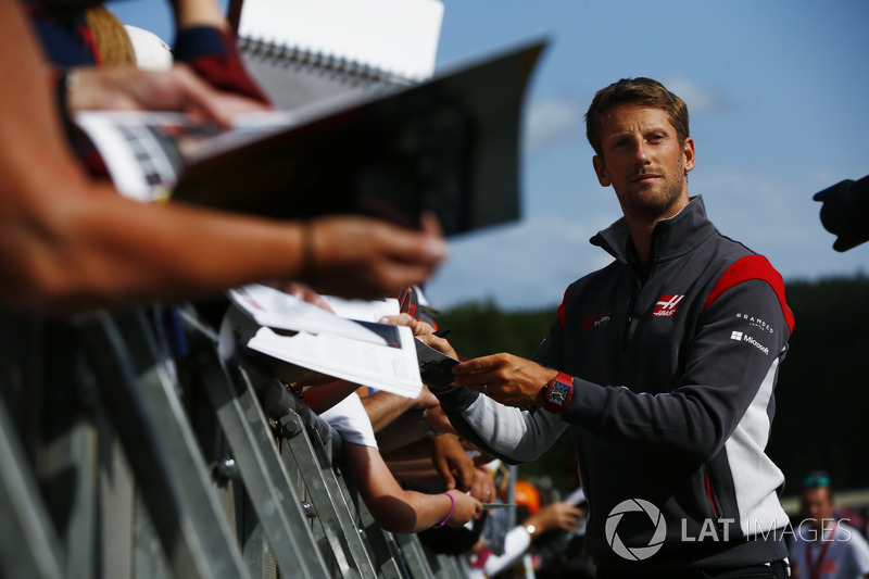 Romain Grosjean, Haas F1 Team, firma autografi ai fan