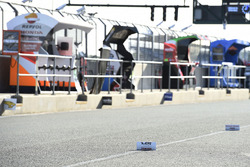Repères dans la pitlane pour les changements de moto