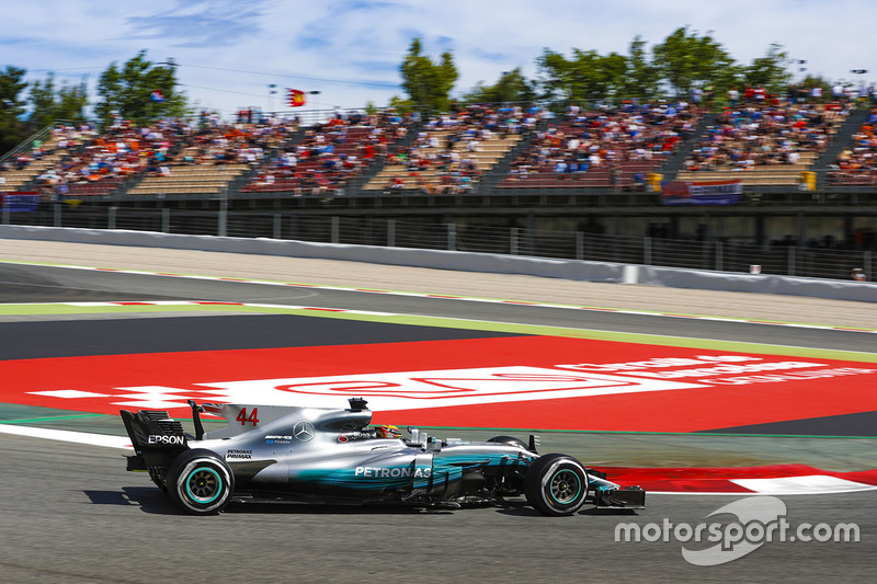 Valtteri Bottas também cometeu um pequeno erro na última volta rápida e vai abrir a segunda fila.