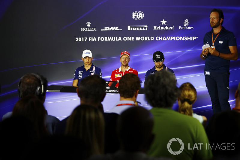Esteban Ocon, Force India, Sebastian Vettel, Ferrari, Sergio Pérez, Force India en la conferencia de prensa de la FIA