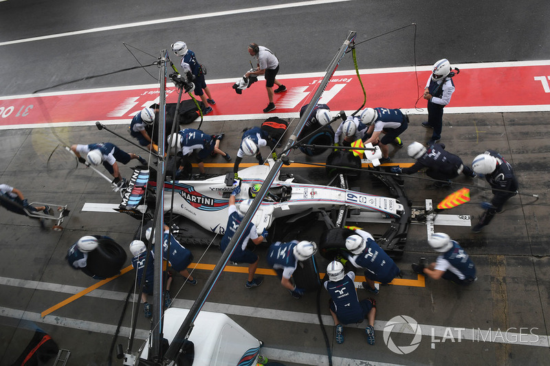 Felipe Massa, Williams FW40 pit stop
