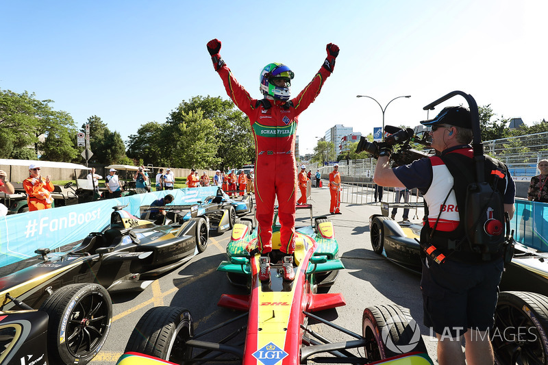 Lucas di Grassi, ABT Schaeffler Audi Sport, galibiyeti kutluyor