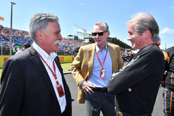 Chase Carey, Chief Executive Officer and Executive Chairman of the Formula One Group, Sean Bratches, Formula One Managing Director, Commercial Operations and David tremayne, Journalist on the grid