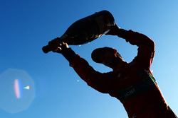 Le vainqueur Lucas di Grassi, ABT Schaeffler Audi Sport, sur le podium