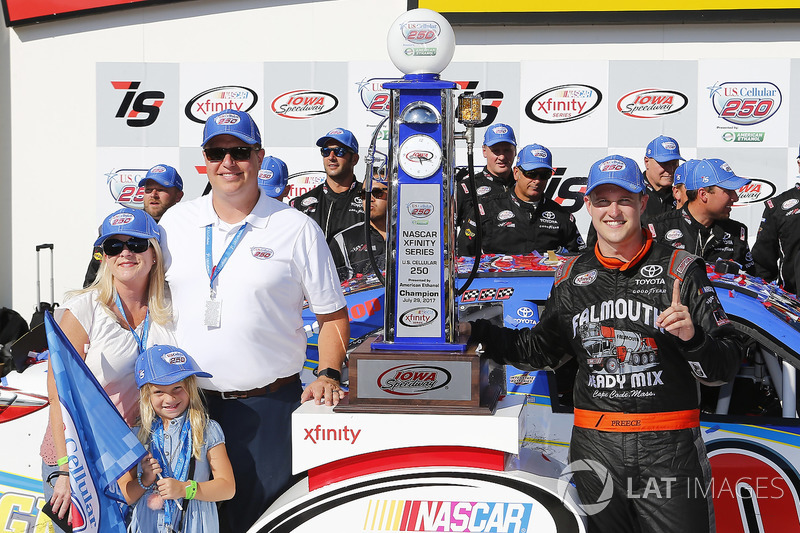 Ganador de la carrera Ryan Preece, Joe Gibbs Racing Toyota