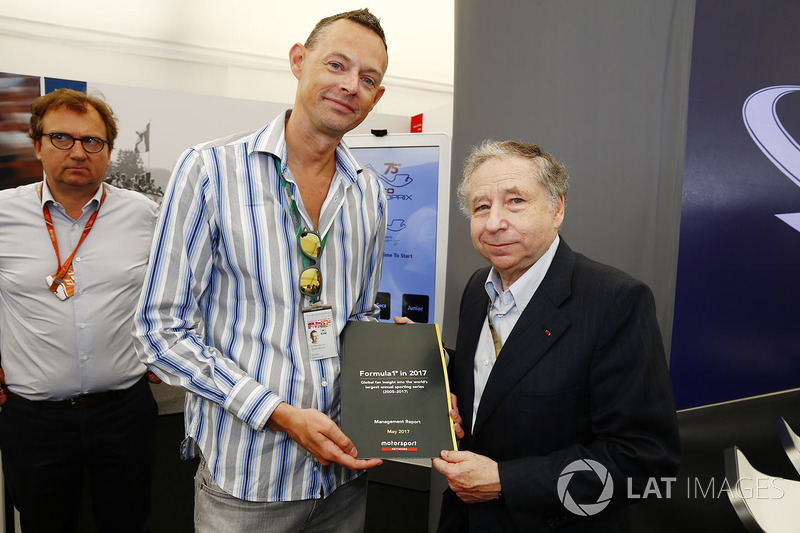 Charles Bradley, Motorsport.com Editor in Chief and Jean Todt, President, FIA with the Global Fan Su