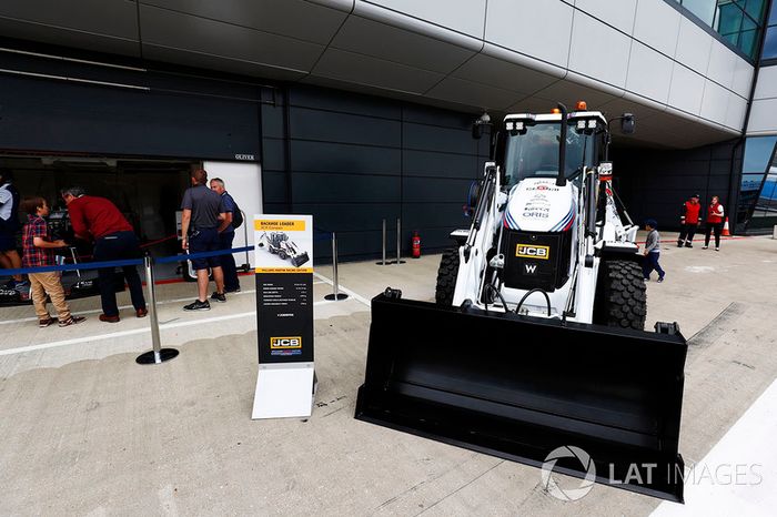 Un Williams-liveried JCB