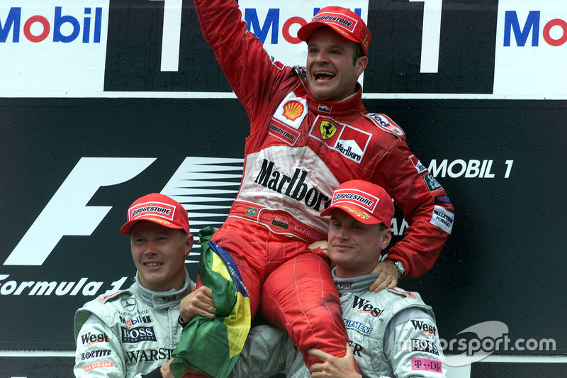 Podio: ganador de la carrera Rubens Barrichello, Ferrari, segundo lugar Mika Hakkinen, McLaren Mercedes, tercer lugar David Coulthard, McLaren Mercedes