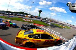 Brad Keselowski, Team Penske Ford, Joey Logano, Team Penske Ford restart