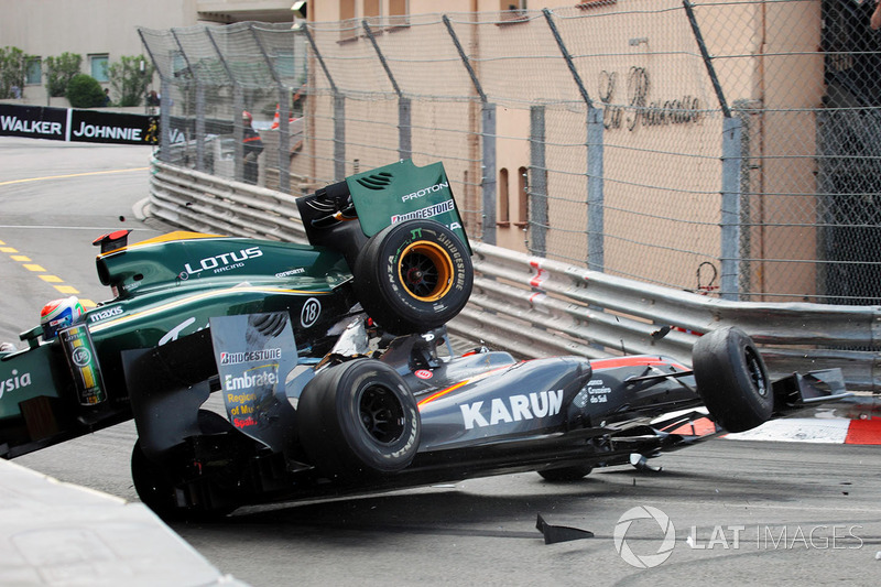 Accrochage entre Karun Chandhok, Hispania Racing F1 Team HRTF1 et Jarno Trulli, Lotus T127