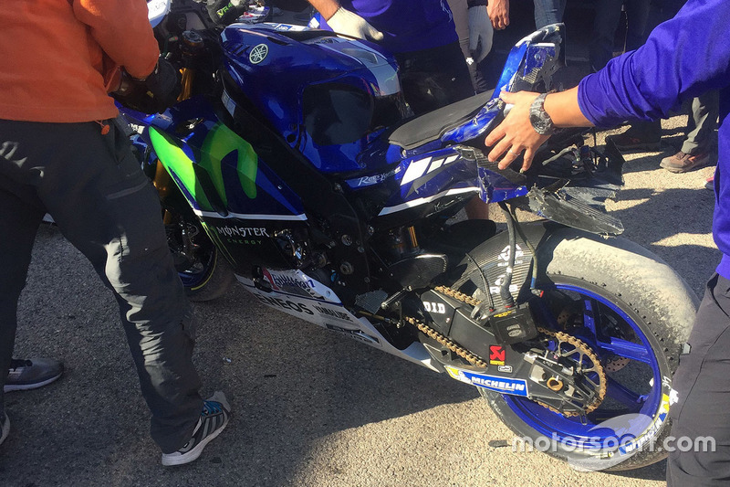 La moto di Valentino Rossi, Yamaha Factory Racing, dopo la caduta