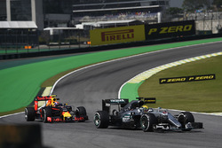 Lewis Hamilton, Mercedes AMG F1 W07 Hybrid, Max Verstappen, Red Bull Racing RB12