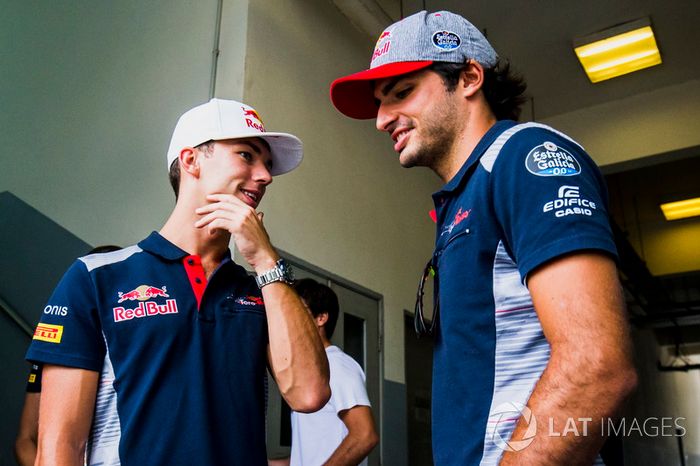 Pierre Gasly, Scuderia Toro Rosso, Carlos Sainz Jr., Scuderia Toro Rosso