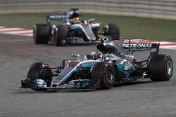 Valtteri Bottas, Mercedes AMG F1 W08 y Lewis Hamilton, Mercedes AMG F1 W08