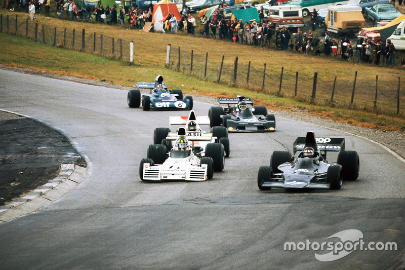 Jackie Oliver, Shadow DN1 Ford; Graham Hill, Shadow DN1 Ford; Jean-Pierre Jarier, March 731 Ford; Fr