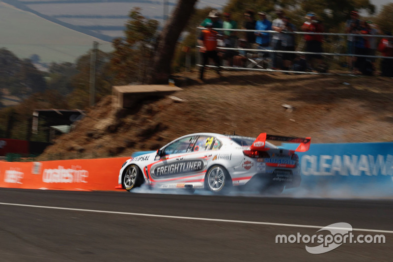 Авария: Тим Слейд, Brad Jones Racing Holden