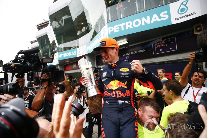 Max Verstappen, Red Bull Racing, race winner, celebrates, his team and his trophy