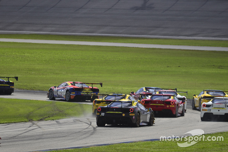 #117 The Collection Ferrari 488 Challenge: Amir Kermani, #124 Ferrari of Long Island Ferrari 488 Cha