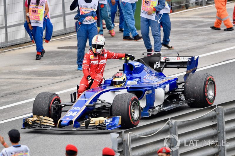 Sebastian Vettel menumpang Pascal Wehrlein, Sauber C36