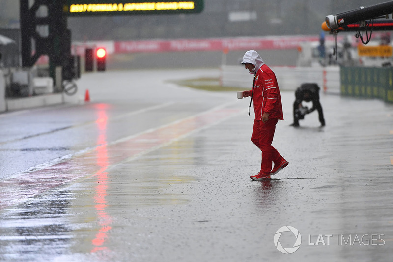 Jock Clear, Ferrari Şef Mühendisi, Pit yolunda yağış