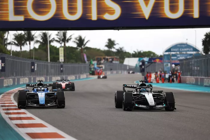 Alexander Albon, Williams; George Russell, Mercedes