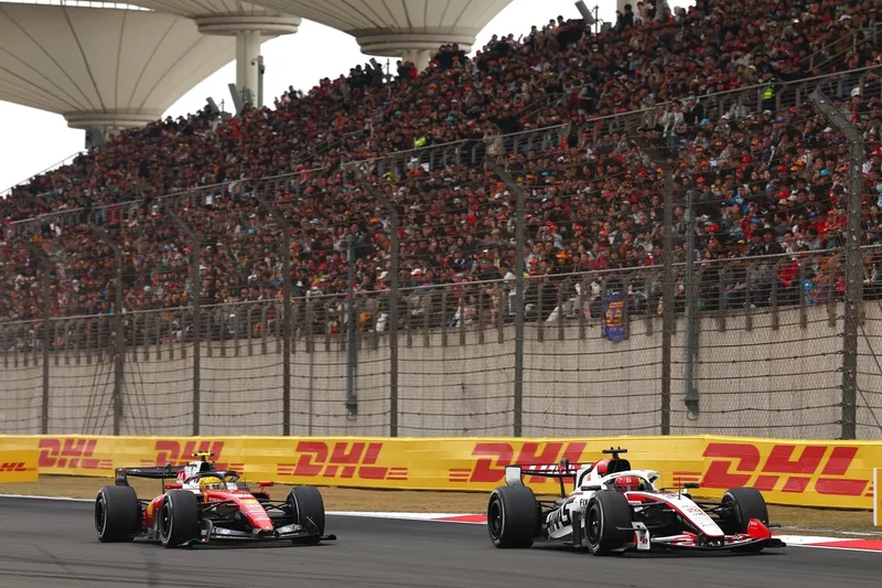 Lewis Hamilton, Ferrari, Esteban Ocon, Haas F1 Team