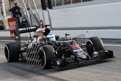 Fernando Alonso, McLaren MP4-31 équipé d'instruments de mesure