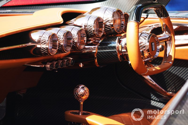 Интерьер De Tomaso P72