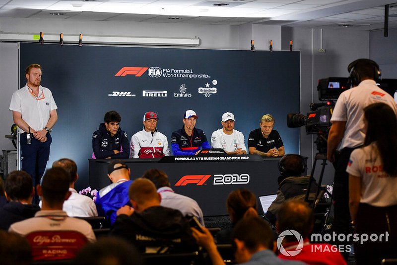 Lance Stroll, Racing Point, Kimi Raikkonen, Alfa Romeo Racing, Daniil Kvyat, Toro Rosso, Valtteri Bottas, Mercedes AMG F1, et Kevin Magnussen, Haas F1 Team lors de la conférence de presse