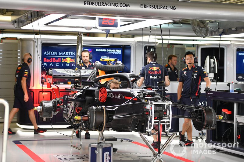 Una Red Bull Honda nel garage