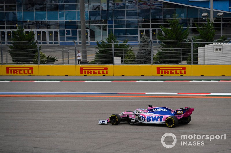 Sergio Perez, Racing Point RP19, runs wide