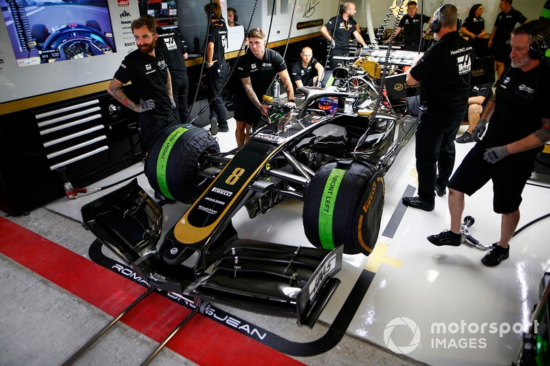 Romain Grosjean, Haas F1 Team VF-19, in the garage