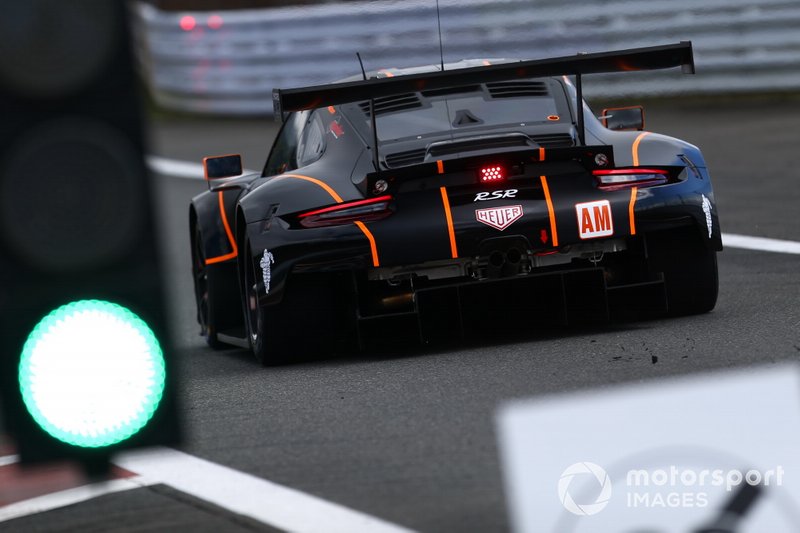#86 Gulf Racing Porsche 911 RSR: Michael Wainwright, Benjamin Barker, Andrew Watson