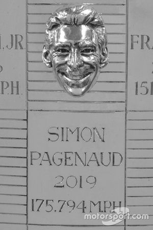 Les étapes de création de l'effigie de Simon Pagenaud